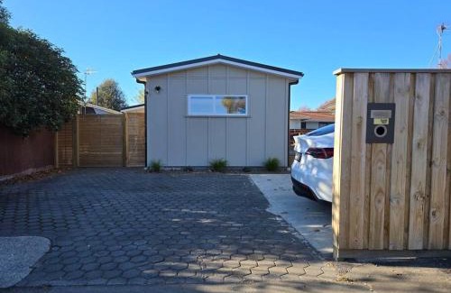 Bishopdale Maison | Chic Private Studio 5 mins from Airport and shops