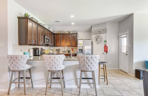 Katy Maison | Chic & Relaxing Katy Escape w/ Community Pool!