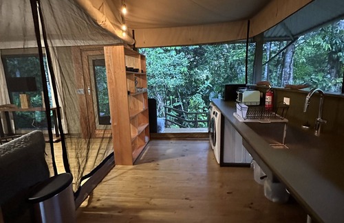 Baru Cabine | Chic Retreat: Luxe in Canvas at Arbol De La Vida. Half-hour to Dominical Beach!