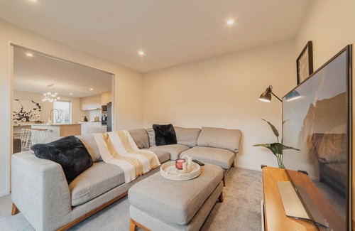 Halswell Maison | Chic Retreat - Modern Comforts & Game Room Fun!