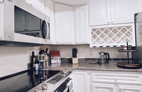 Eckington Maison | Chic Retreat Near Capitol Hill with Office Space & SoulCycle Bike