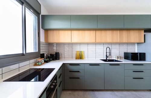Nahariya Appartement | Modern W/Balcony Over Looking the Sunset & the sea