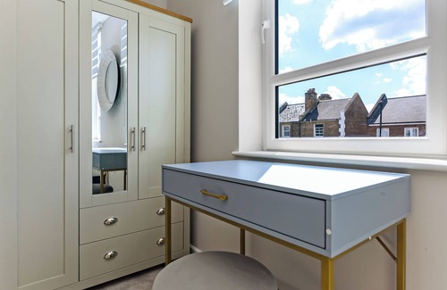 Brixton Hill Appartement | Chic Retreat Residences: 3 BD Haven - Sleeps 10