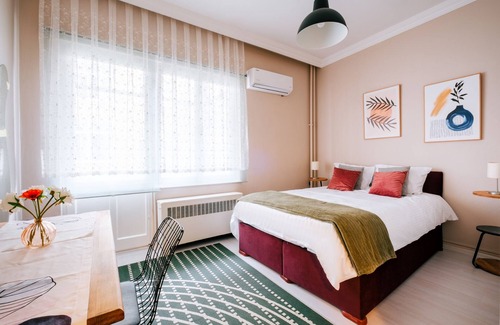 Nisantasi Appartement | Chic Roomy Flat w Balcony 2 min to Citys Nisantasi