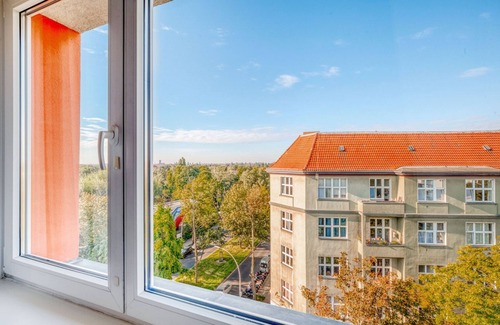 Tempelhof Appartement | Chic Schöneberg 1BR, nr Tempelhofer Feld, by Blueground