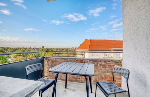 Tempelhof Appartement | Chic Schöneberg 1BR, nr Tempelhofer Feld, by Blueground