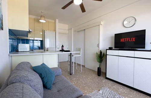 Larnaca City Centre Appartement | Chic Sea View apartment with WiFi and AC in Larnaca Centre