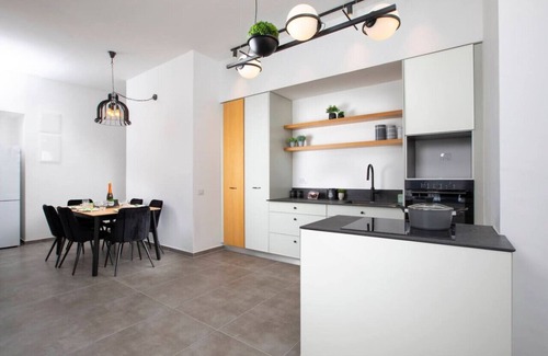 Nahariya Appartement | Stylish Penthouse Apartment Close to Akhziv Beach