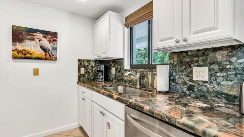 Juno Beach Appartement | Chic Seaside Condo in Juno Steps onto the Beach