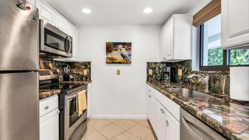 Juno Beach Appartement | Chic Seaside Condo in Juno Steps onto the Beach
