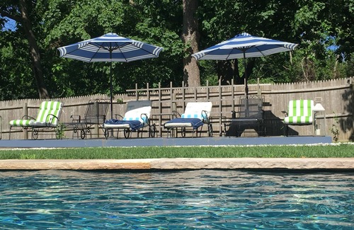 The Heights Maison | Chic Shelter Island Accueil, piscine et jardins