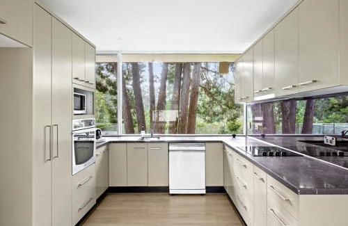 Pymble Maison | Chic Single Room - Convenient Spot at Pymble - Shared Bathroom