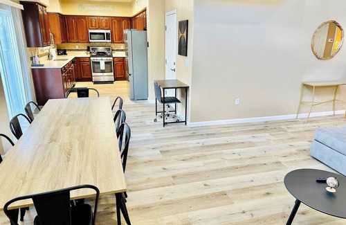 Reno Maison | Chic Sky Haven |4Bedrooms|Sleeps13