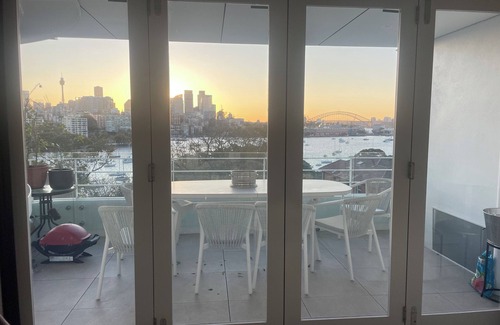Darling Point Appartement | Chic & Sophisticated Art Deco Apartment. Amazing Sydney Harbour Views. Balcony.
