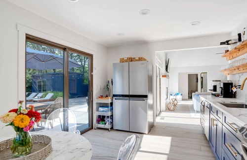 North Sea Maison | Chic Southampton Getaway with Heated Pool & Seamless Indoor-Outdoor Living