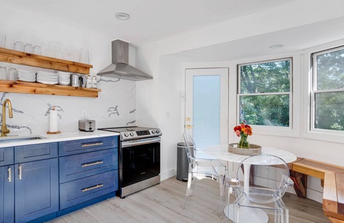North Sea Maison | Chic Southampton Getaway with Heated Pool & Seamless Indoor-Outdoor Living
