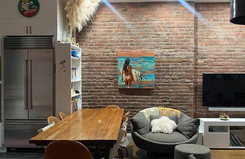 Harsimus Cove Maison | Chic & Spacious NYC style townhome in Jersey City - Sleeps 10 adults