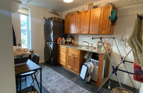 Harsimus Cove Maison | Chic & Spacious NYC style townhome in Jersey City - Sleeps 10 adults