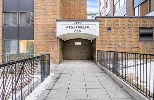 Eau Claire Appartement | Chic Studio Escape in Downtown Calgary