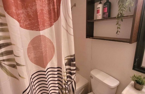Eau Claire Appartement | Chic Studio Escape in Downtown Calgary
