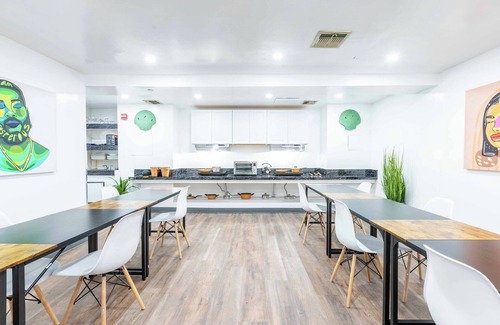 Central New York City Appartement | Chic Studio Steps from Times Square, Historic Building with Modern Amenities