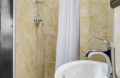 Central New York City Appartement | Chic Studio Steps from Times Square, Historic Building with Modern Amenities