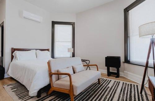 The Gate Appartement | Chic Studio Walk to SMM SLU Hospital Grand
