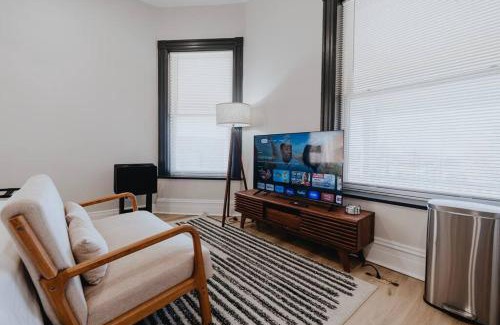 The Gate Appartement | Chic Studio Walk to SMM SLU Hospital Grand