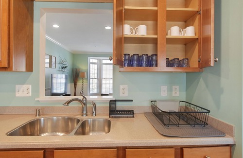 Ellicott City Maison | Chic Townhome - Garage, Chef's Kit - EZ 95 Access