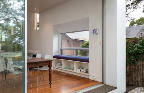 Balmain East Appartement | Chic Two-storey Cottage with Darling Harbour Views