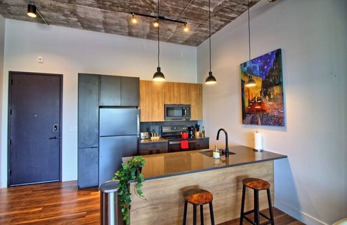 Midtown Hôtel | Chic Ultramodern Loft Suite w/ Designer Features