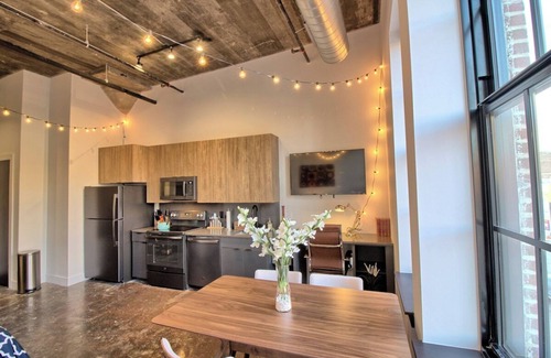Midtown Hôtel | Chic Ultramodern Studio Loft w/ Designer Features