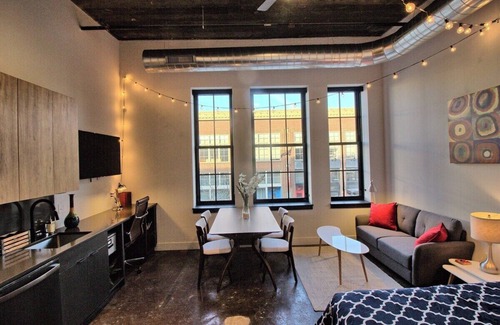 Midtown Hôtel | Chic Ultramodern Studio Loft w/ Designer Features