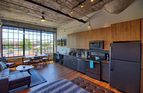 Midtown Hôtel | Chic Ultramodern Studio Loft w/ Designer Features