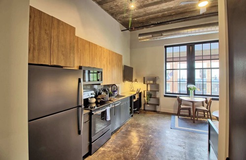 Midtown Hôtel | Chic Ultramodern Studio Loft w/Designer Features