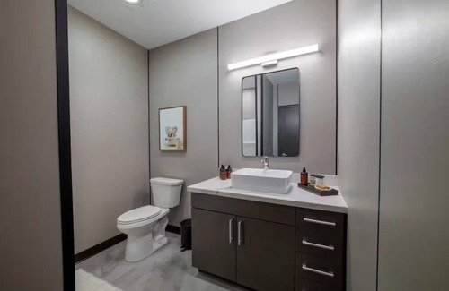Binghamton Appartement | Chic Urban Loft across from BU