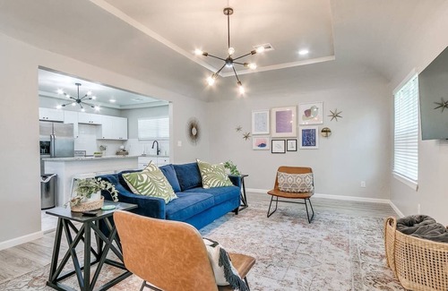 Central Oklahoma City Maison | CHIC Urban Oasis: 2-Bed Gem