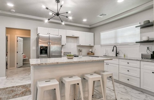 Central Oklahoma City Maison | CHIC Urban Oasis: 2-Bed Gem