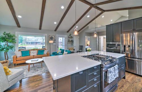 Lincoln Maison | Chic Vancouver Cottage 1 Mile to Main Street