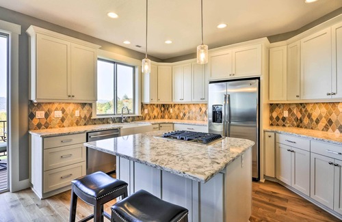 Gaston Maison | NOUVEAU! Chic Willamette Valley Home avec terrasse et vignoble
