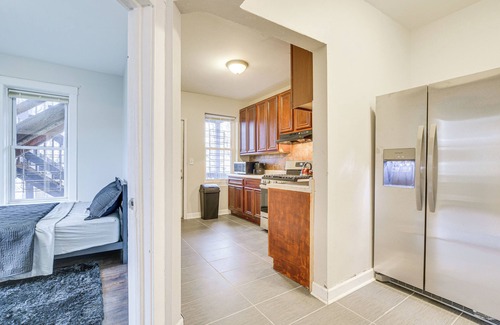 Greater Grand Crossing Appartement | Chicago Apt 3 Mi to Lake Michigan!