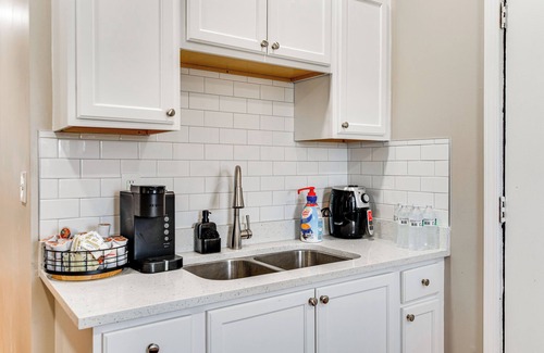 Tri-Taylor Appartement | Chicago Apt: Near Stadiums & Dtwn