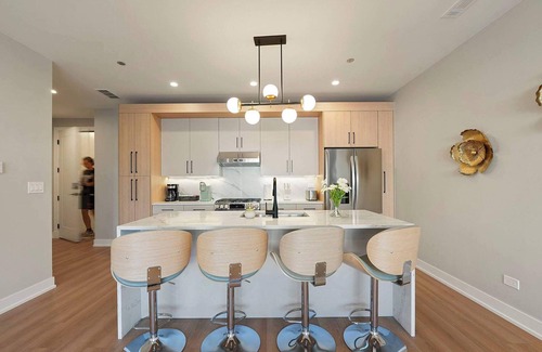 Tri-Taylor Appartement | Chicago Modern Condo 2BR2BA, Balcony, Free Park
