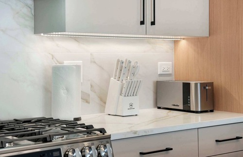 Tri-Taylor Appartement | Chicago Modern Condo 2BR2BA, Balcony, Free Park