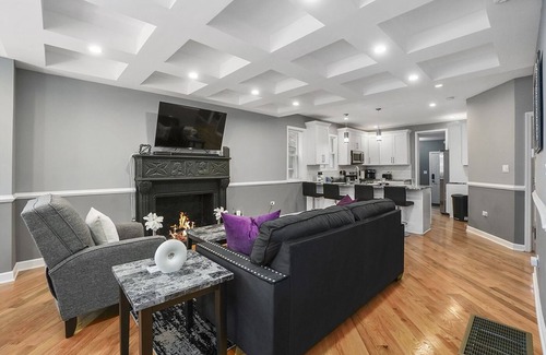Chatham Maison | Chicago Rental - Vernon Ave