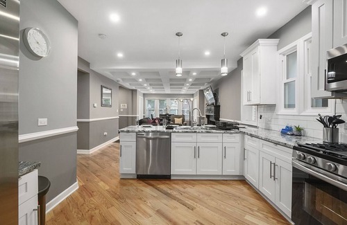 Chatham Maison | Chicago Rental - Vernon Ave