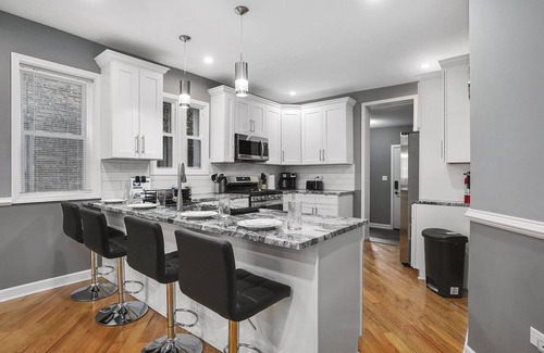 Chatham Maison | Chicago Rental - Vernon Ave