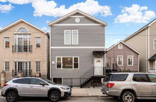 West Town Maison | Chicago Treasure 4 Bed Getaway