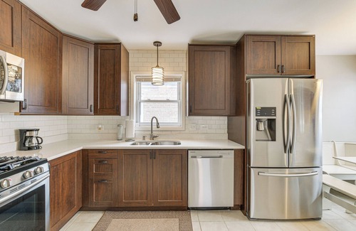 West Pullman Maison | Chicago Vacation Rental, 19 Mi to Downtown Area!