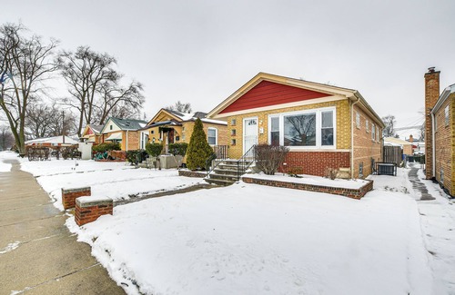 West Pullman Maison | Chicago Vacation Rental, 19 Mi to Downtown Area!